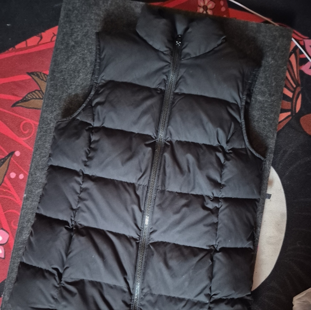 GAP Black Quilted Vest with Zipper